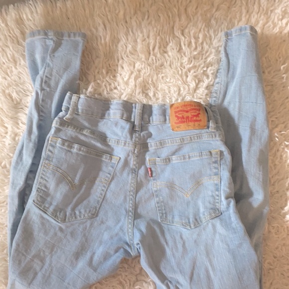 💛Levi’s Tapered Leg Lightwash Jeans - Picture 4 of 9